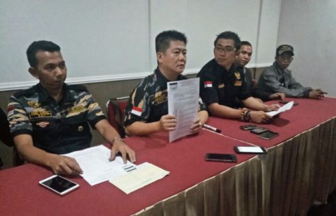 DPW Pekat IB Kepri Saat menggelar Konferensi Pers di Hotel Halim Jum'at 28 04